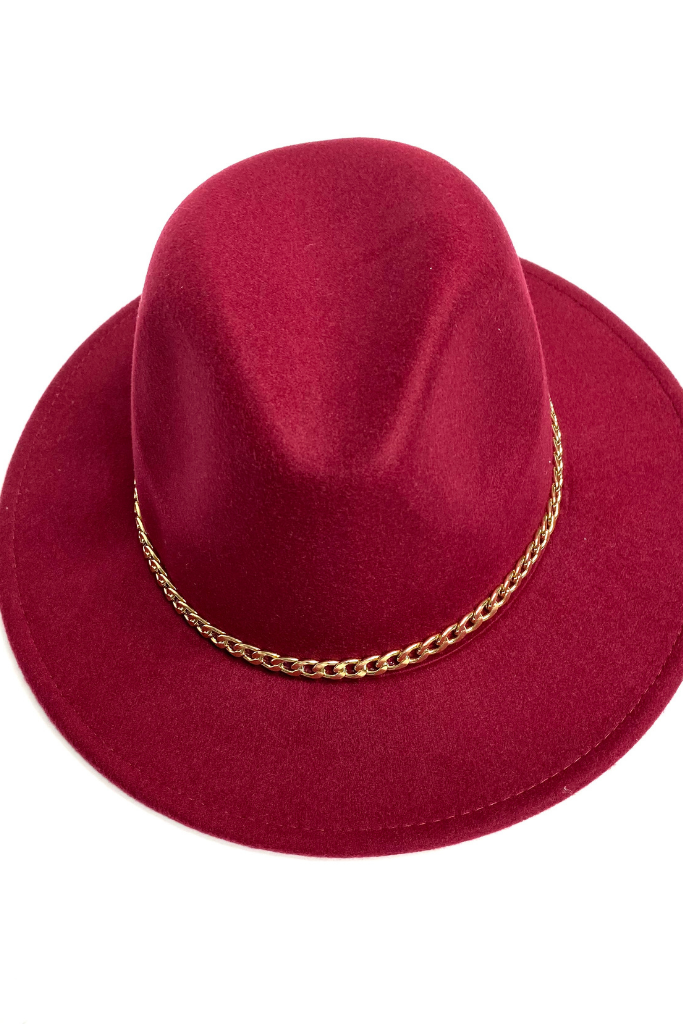 BURGUNDY FEDORA HAT WITH GOLD CHAIN